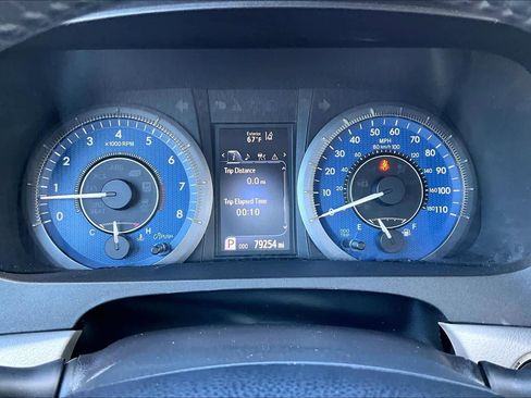 Used 2019 Toyota Sienna XLE image 23