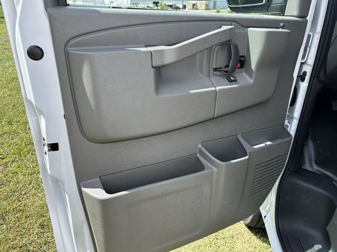 New 2025 Chevrolet Express 3500 w/ Driver Convenience Package image 7