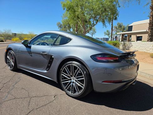 Used 2025 Porsche 718 Cayman S w/ Sport Chrono Package RWD image 7