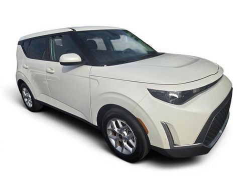 Used 2025 Kia Soul LX FWD image 1