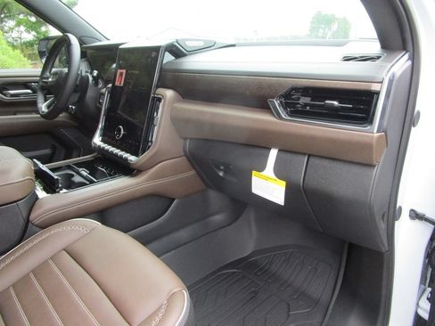 New 2026 GMC Yukon Denali Ultimate AWD/4WD image 28