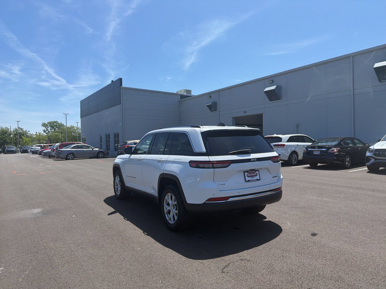 Used 2023 Jeep Grand Cherokee Limited AWD/4WD image 7