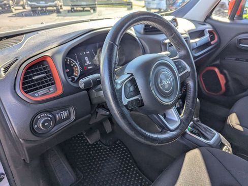 Used 2020 Jeep Renegade Latitude image 6