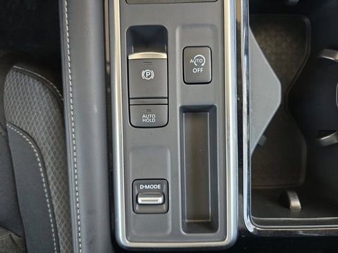 Used 2025 Nissan Pathfinder SV image 28