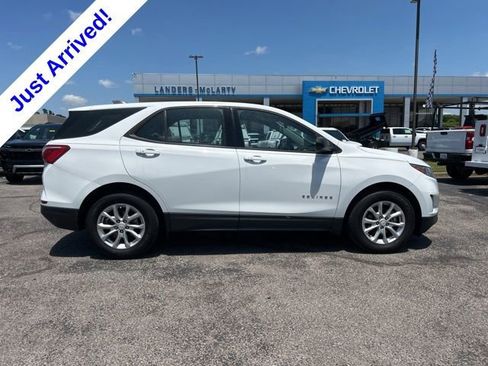 Used 2019 Chevrolet Equinox LS FWD image 2