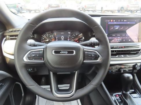 Used 2023 Jeep Compass Latitude AWD/4WD image 31