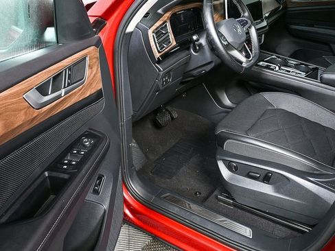 Certified 2024 Volkswagen Atlas SE w/ Panoramic Sunroof Package image 7