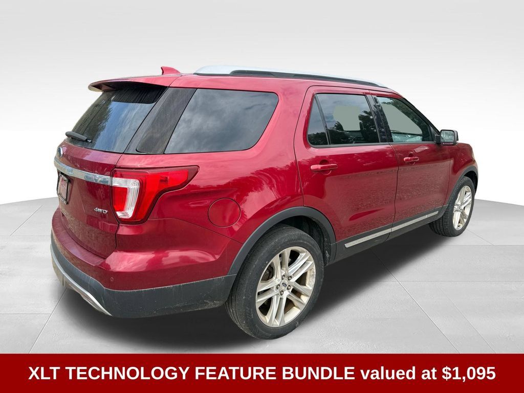 Used 2017 Ford Explorer XLT w/ Equipment Group 202A AWD/4WD image 6