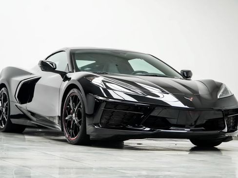 Used 2022 Chevrolet Corvette Stingray Coupe w/ 1LT RWD image 4