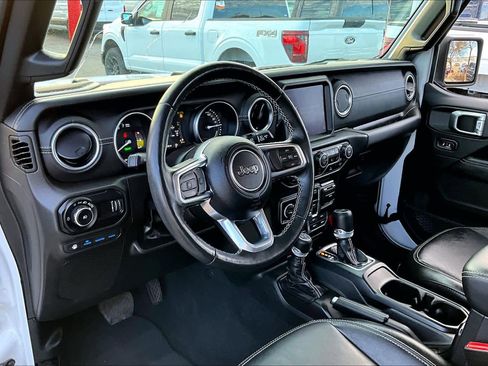 Used 2023 Jeep Wrangler Sahara w/ Cold Weather Group image 16