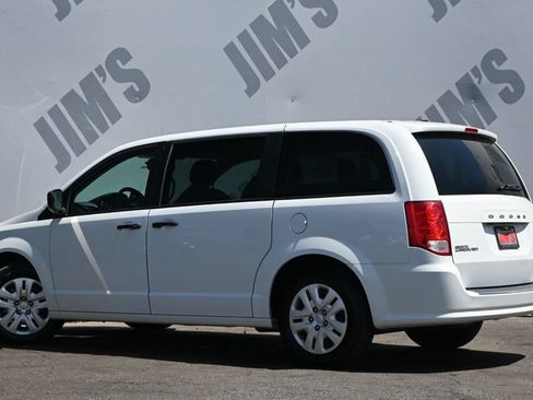 Used 2019 Dodge Grand Caravan SE w/ UConnect Hands-Free Group FWD image 7