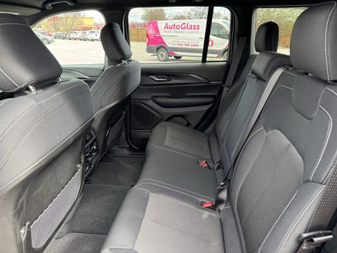 Used 2024 Jeep Grand Cherokee Laredo w/ MOPAR Finishing Package image 7