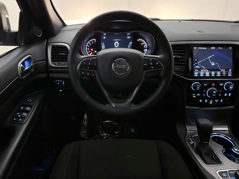 Used 2019 Jeep Grand Cherokee Laredo AWD/4WD image 30