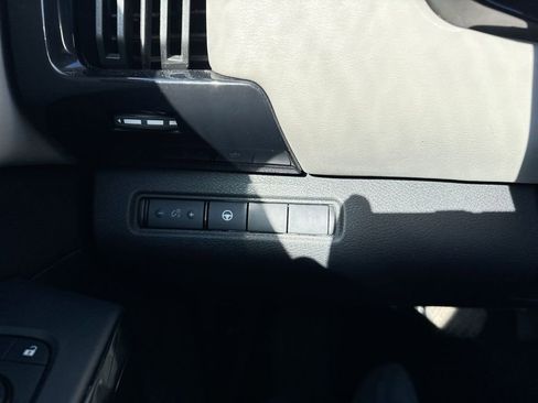 Used 2024 Nissan Pathfinder SV image 18