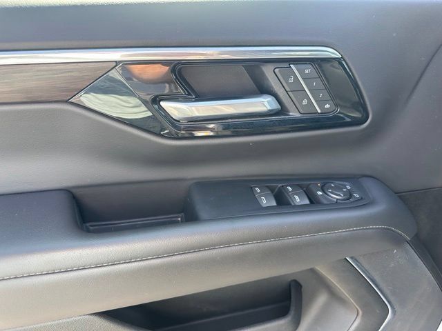 Certified 2025 Chevrolet Suburban Z71 AWD/4WD image 17