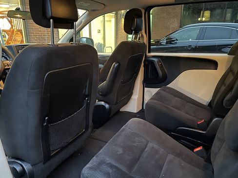 Used 2015 Dodge Grand Caravan SE w/ Quick Order Package 29E SE image 11