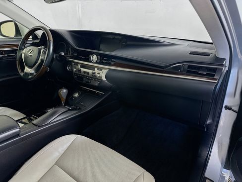 Used 2013 Lexus ES 350 w/ Luxury Pkg FWD image 29