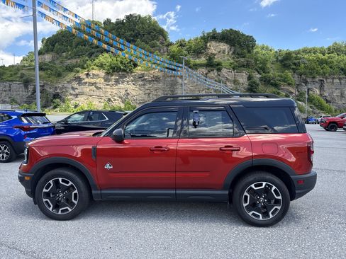 Used 2023 Ford Bronco Sport Outer Banks w/ Tech Package AWD/4WD image 9