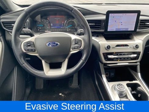 Used 2022 Ford Explorer XLT image 7
