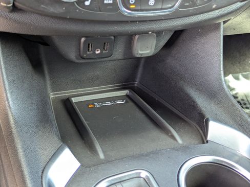 Used 2023 Chevrolet Traverse LT FWD image 30