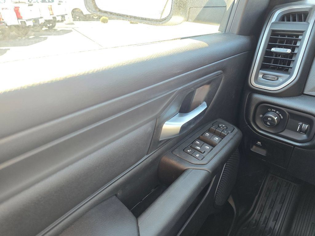 New 2026 RAM 1500 Warlock AWD/4WD image 32