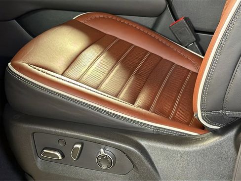 Used 2024 GMC Yukon Denali Ultimate image 32