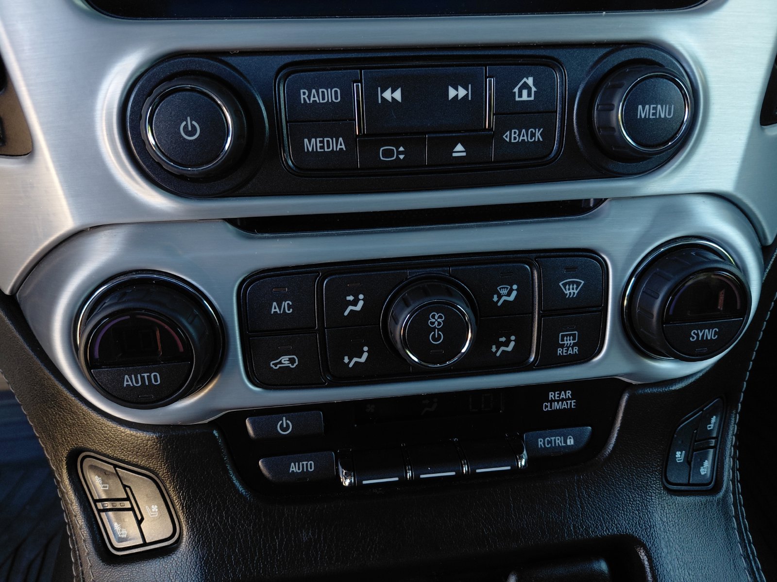 Used 2018 GMC Yukon SLT w/ Premium Edition AWD/4WD image 15