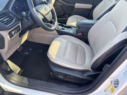 Used 2020 Ford Escape Titanium image 19