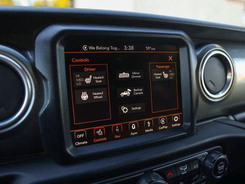 Used 2018 Jeep Wrangler Unlimited Sahara image 29