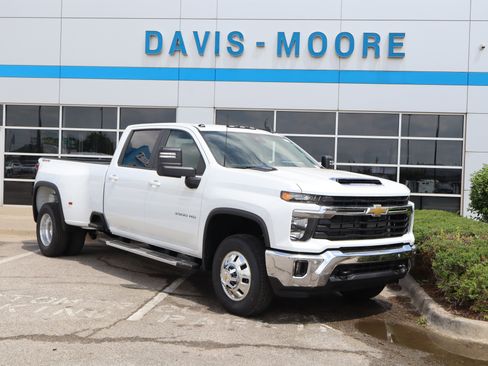 New 2026 Chevrolet Silverado 3500 LT w/ Safety Package AWD/4WD image 3