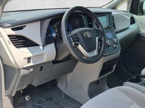 Used 2019 Toyota Sienna LE FWD image 10