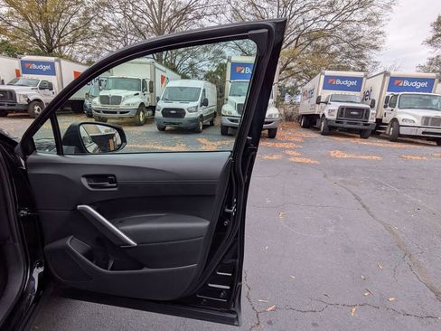 Used 2025 Toyota Corolla Cross LE image 29