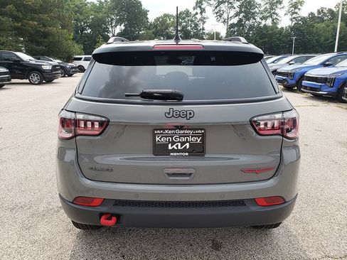 Used 2023 Jeep Compass Trailhawk w/ Trailhawk Convenience Group AWD/4WD image 5