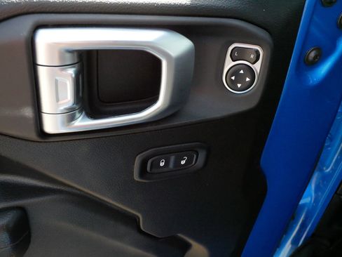 Used 2022 Jeep Gladiator Willys image 19