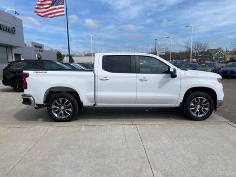 Used 2024 Chevrolet Silverado 1500 LT image 2