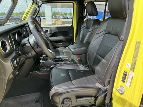 Used 2023 Jeep Wrangler Sahara image 27