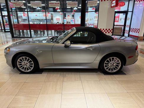 Used 2017 FIAT 124 Spider Classica image 6