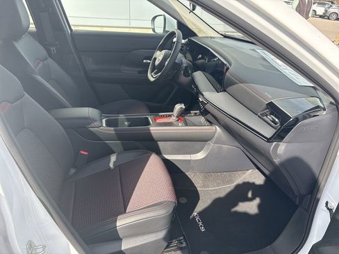 New 2025 Nissan Kicks SR AWD/4WD image 12