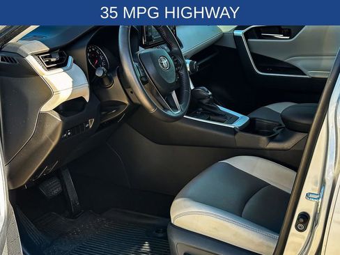 Used 2020 Toyota RAV4 XLE Premium image 12