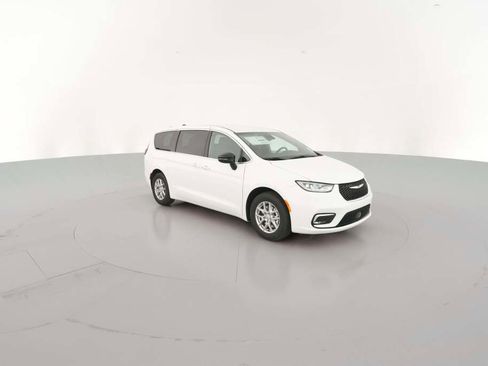 New 2026 Chrysler Pacifica Select image 16