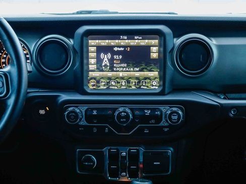 Certified 2021 Jeep Gladiator Willys image 14