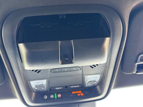 Used 2025 Cadillac XT4 Premium Luxury FWD image 28