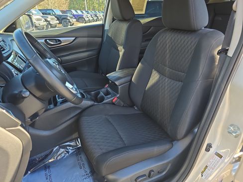 Used 2019 Nissan Rogue SV w/ Sun & Sound Touring Package image 15