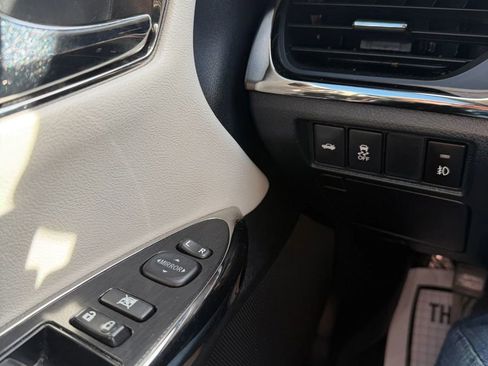 Used 2015 Toyota Avalon XLE FWD image 31