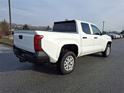 Used 2025 Toyota Tacoma SR image 6