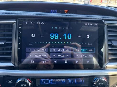 Used 2019 Toyota Highlander XLE image 30