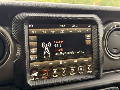 Used 2023 Jeep Wrangler Unlimited w/ Sun & Screen Package AWD/4WD image 19