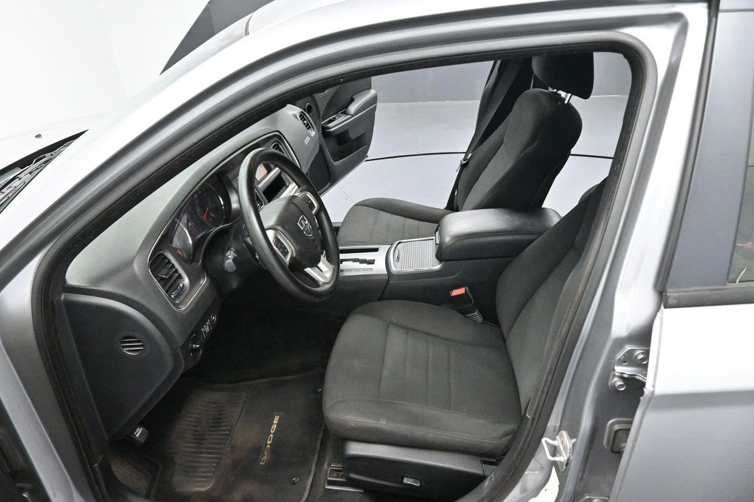 Used 2013 Dodge Charger SE RWD image 11