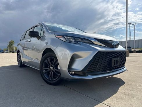 Certified 2024 Toyota Sienna XSE AWD/4WD image 2