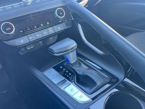 Used 2025 Hyundai Elantra SEL image 40